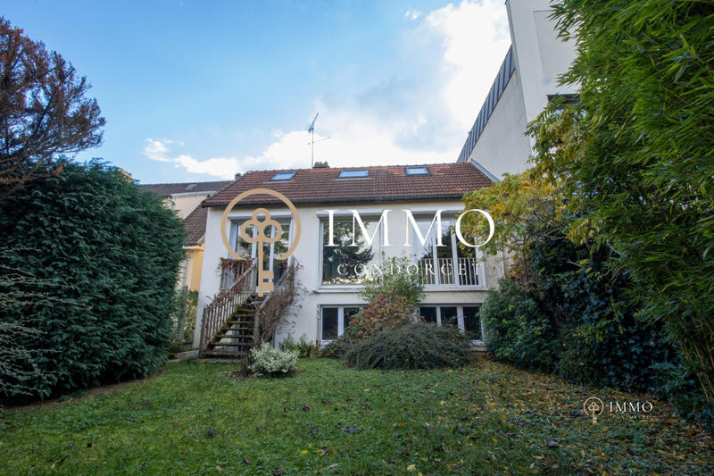 Maison - 196 m² - 8 pièces