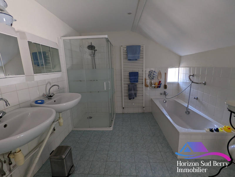 Maison - 220 m² - 8 pièces