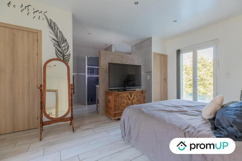 Maison - 240 m² - 7 pièces