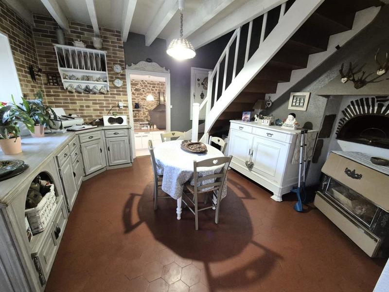 Maison - 312 m² - 12 pièces