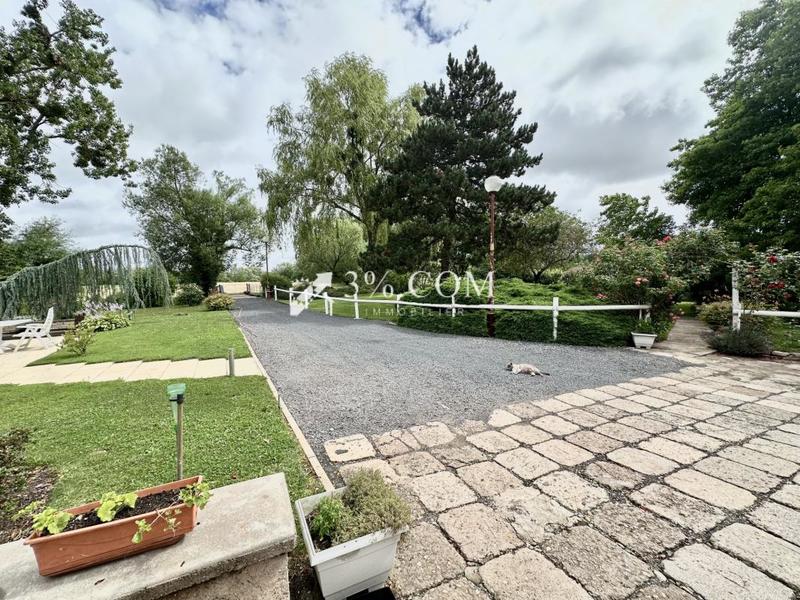 Maison de village - 300 m² - 12 pièces