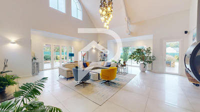 Maison - 270 m² - 8 pièces