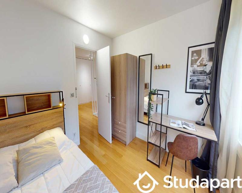Chambre - 90 m² - 1 pièce