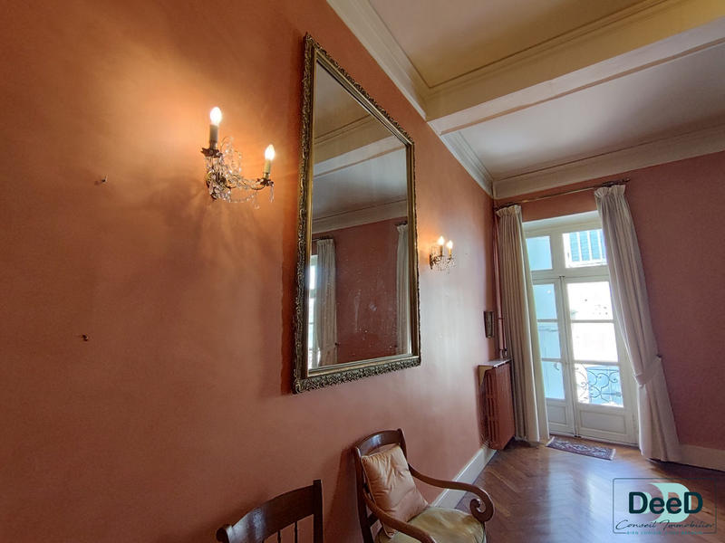 Maison - 288 m² - 9 pièces