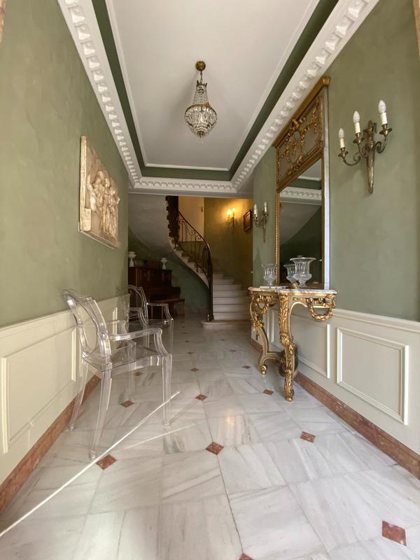 Maison - 340 m² - 12 pièces