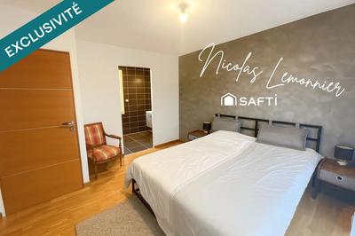 Maison - 240 m² - 6 pièces