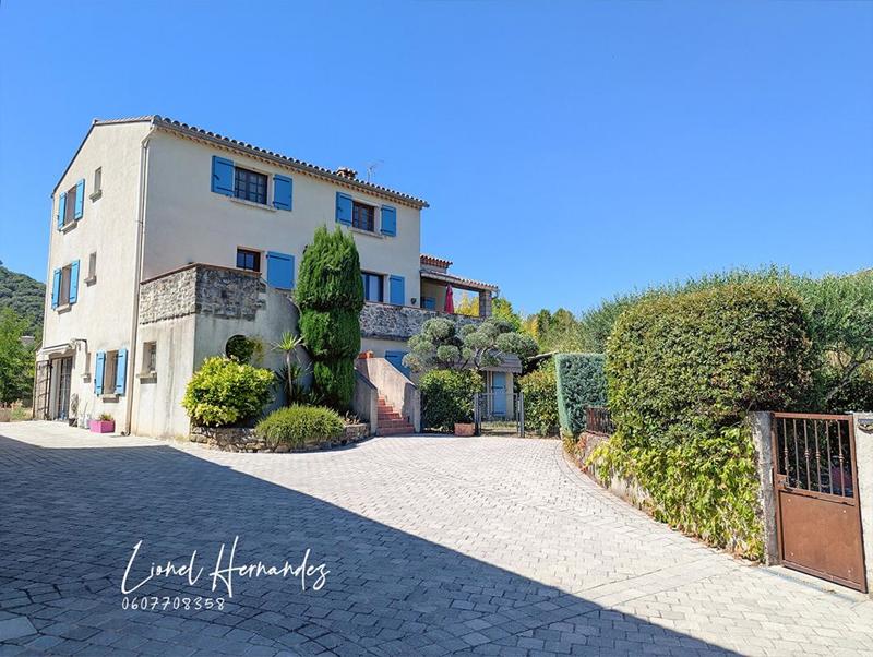 Maison - 295 m² - 10 pièces