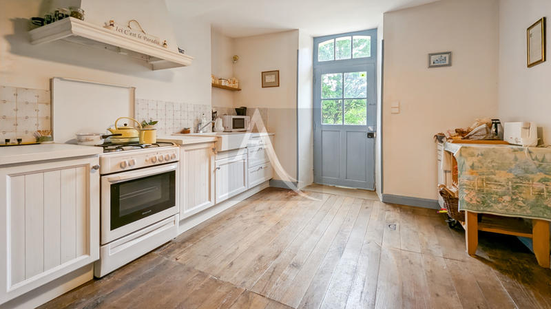 Maison - 260 m² - 10 pièces