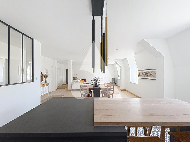 Appartement - 143 m² - 5 pièces