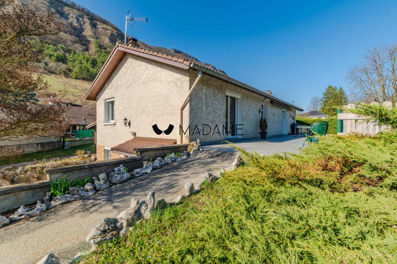 Maison - 105 m² - 5 pièces