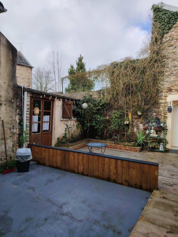 Maison - 225 m² - 10 pièces