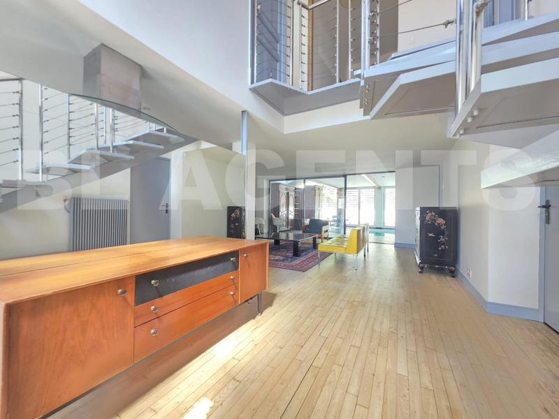 Maison - 240 m² - 6 pièces