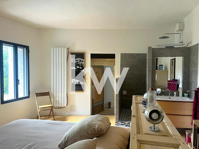 Maison - 310 m² - 11 pièces