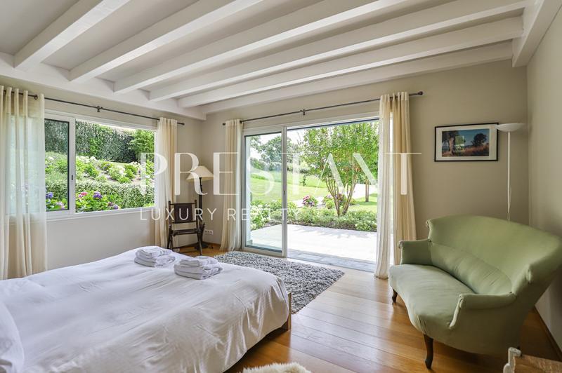 Maison - 482 m² - 12 pièces