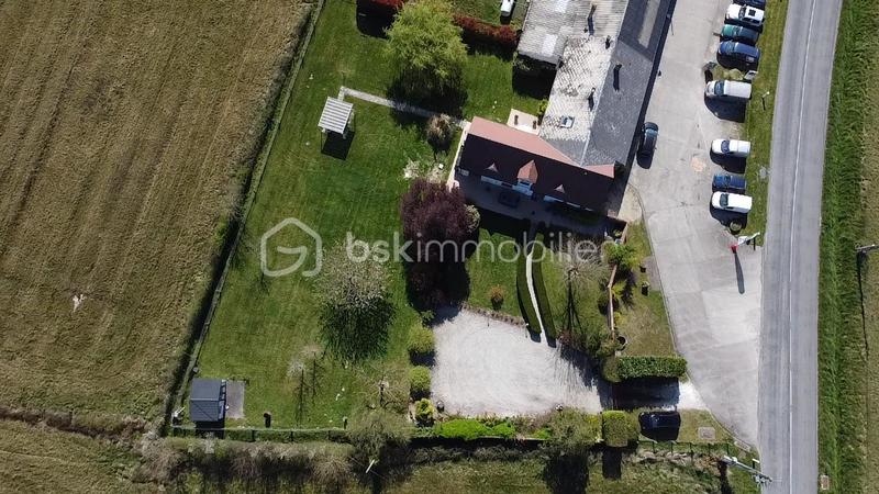 Maison - 237 m² - 7 pièces