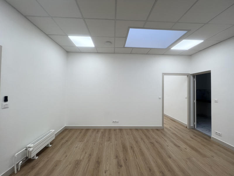 Local commercial - 90 m² - 4 pièces