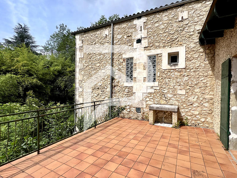 Maison - 221 m² - 8 pièces