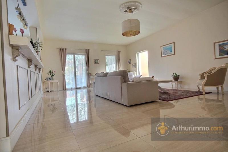 Maison - 257 m² - 6 pièces