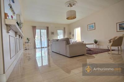 Maison - 257 m² - 6 pièces