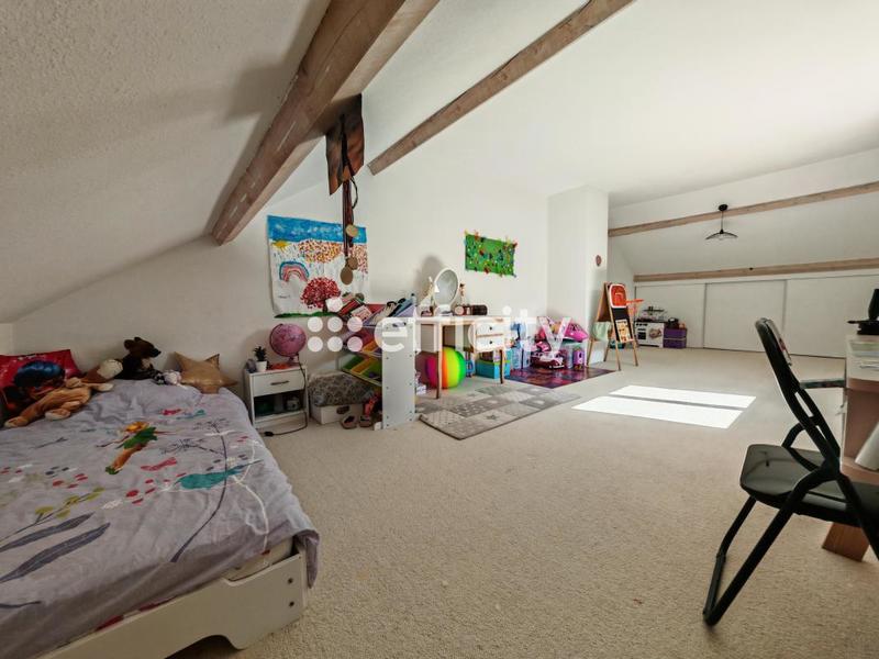 Maison - 233 m² - 7 pièces