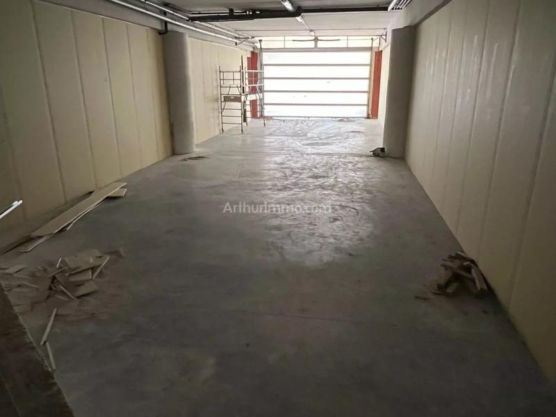 Parking / Garage - 119 m²