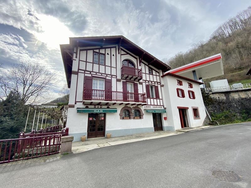 Maison - 306 m² - 10 pièces