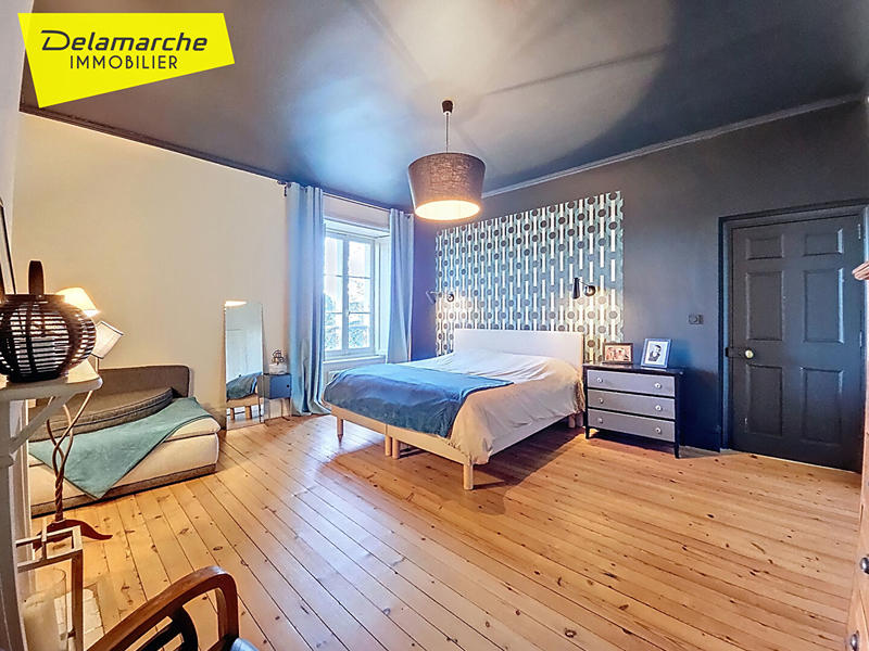 Maison - 325 m² - 11 pièces