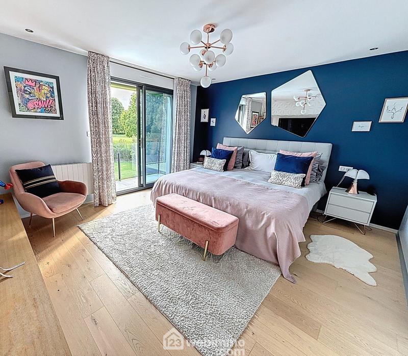 Maison - 230 m² - 7 pièces