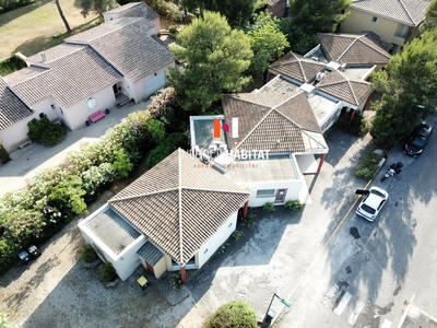 Villa - 339 m² - 10 pièces