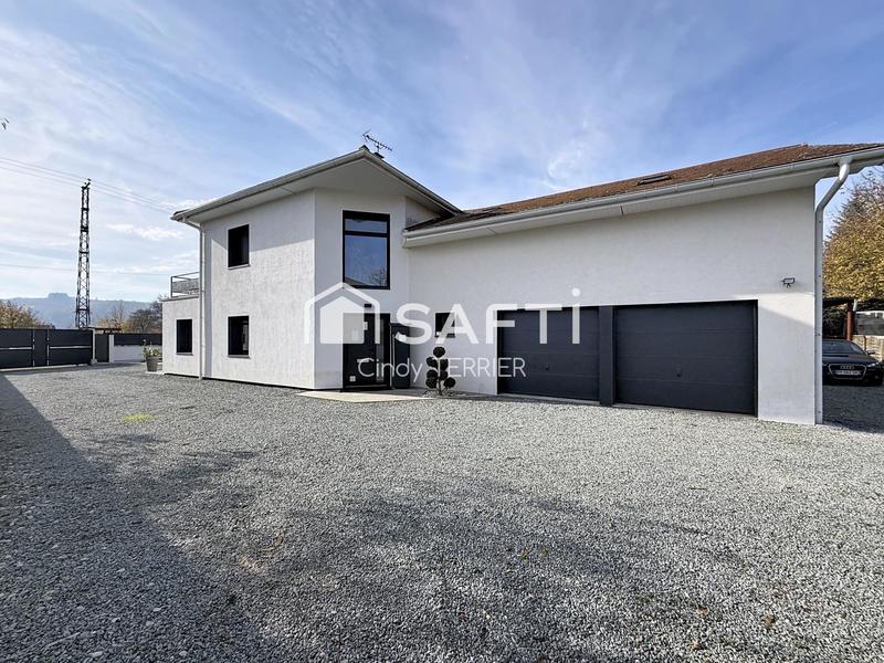 Maison - 217 m² - 8 pièces