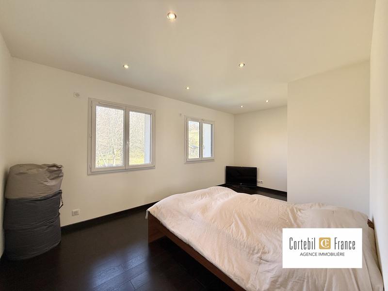 Villa - 277 m² - 9 pièces