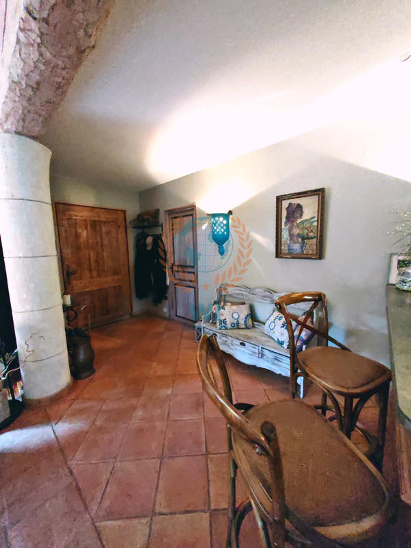 Maison - 280 m² - 7 pièces