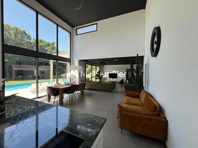 Propriété - 200 m² - 6 pièces