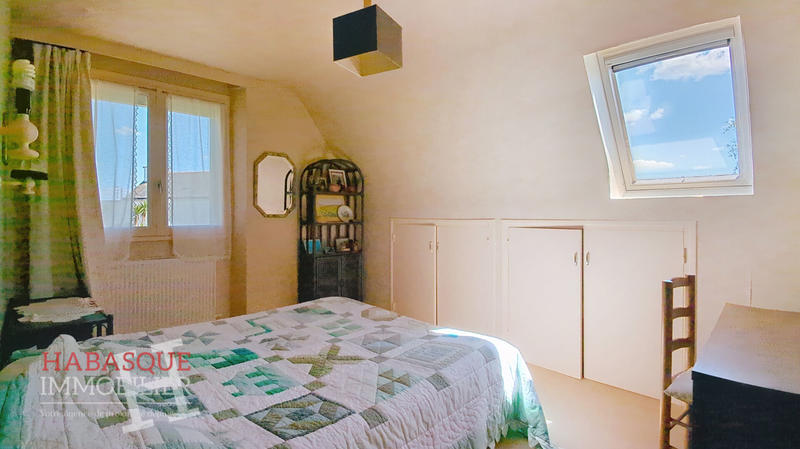 Maison - 170 m² - 9 pièces