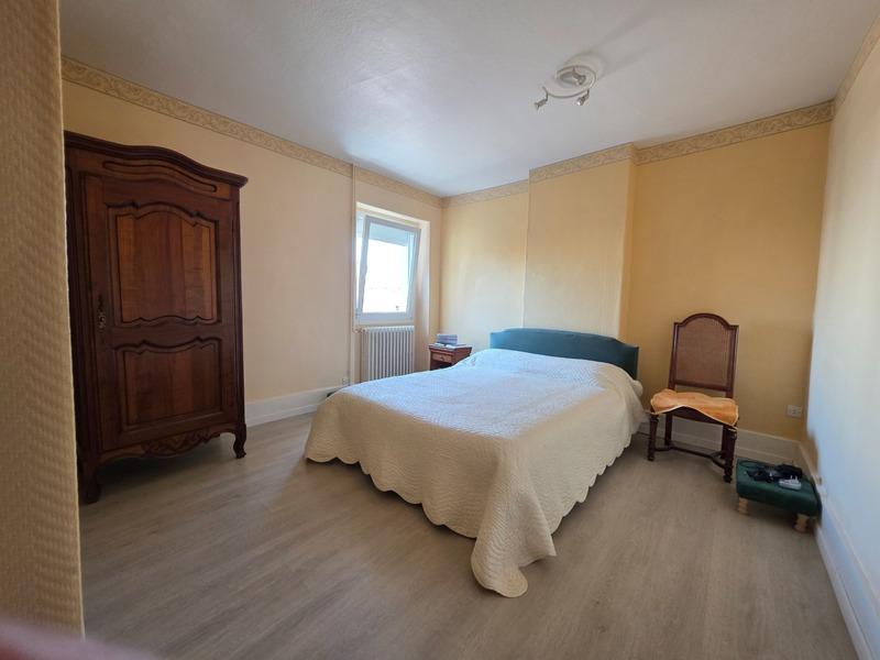 Maison - 166 m² - 8 pièces