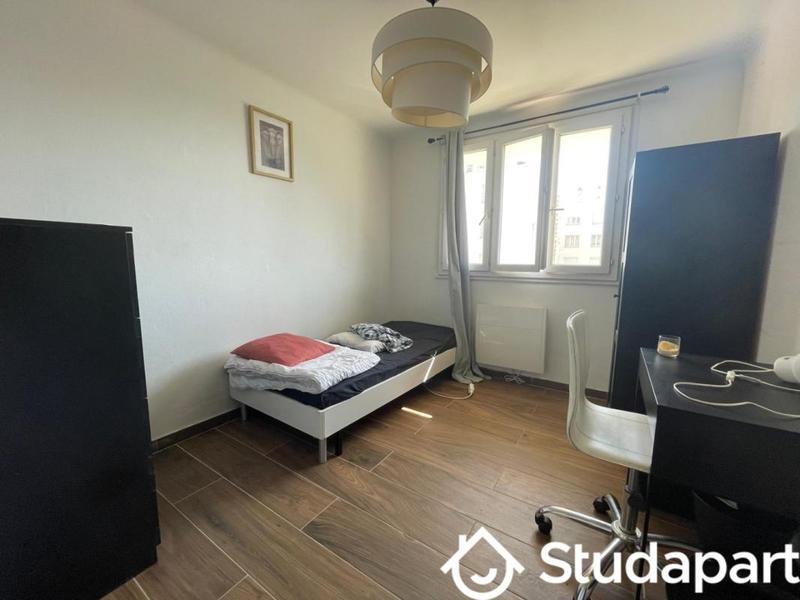 Chambre - 11 m² - 1 pièce