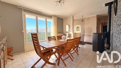 Maison - 98 m² - 5 pièces