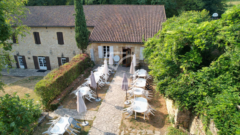 Propriété - 800 m² - 30 pièces