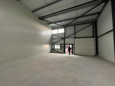 Local d'activité / Entrepôt - 127 m²