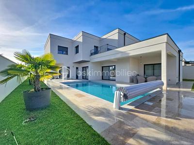 Maison - 220 m² - 6 pièces