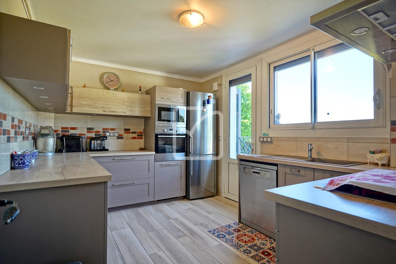 Maison - 310 m² - 12 pièces