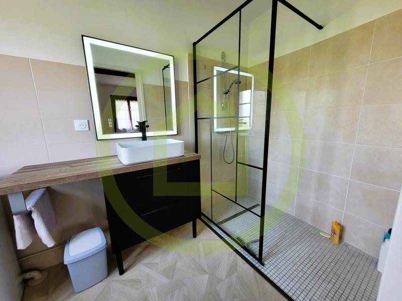 Maison - 275 m² - 8 pièces