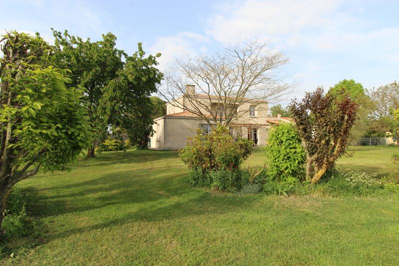 Maison - 235 m² - 8 pièces