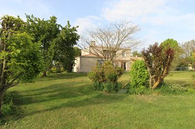 Maison - 235 m² - 8 pièces