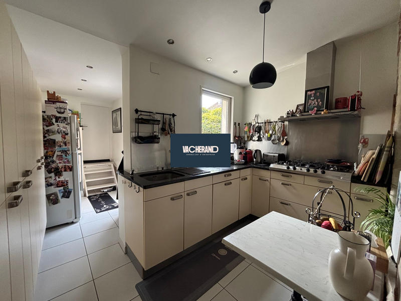 Maison - 219 m² - 9 pièces