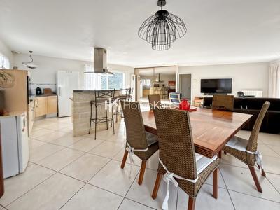 Maison traditionnelle - 125 m² - 5 pièces