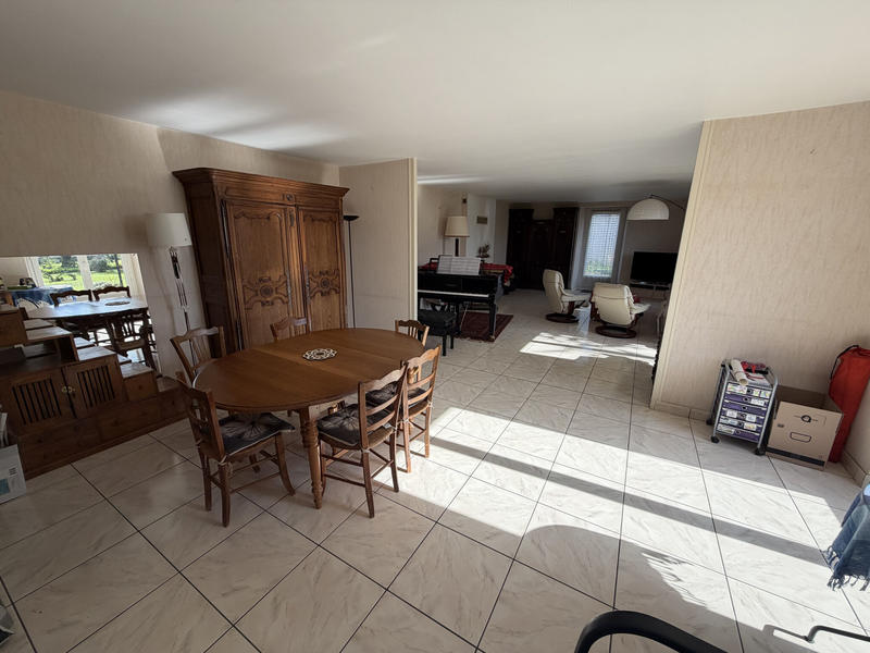 Maison - 240 m² - 10 pièces