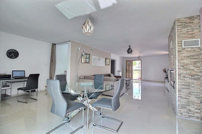 Maison - 210 m² - 9 pièces