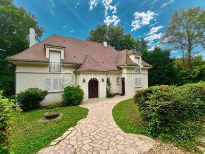 Maison - 250 m² - 10 pièces