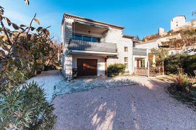 Villa - 196 m² - 8 pièces